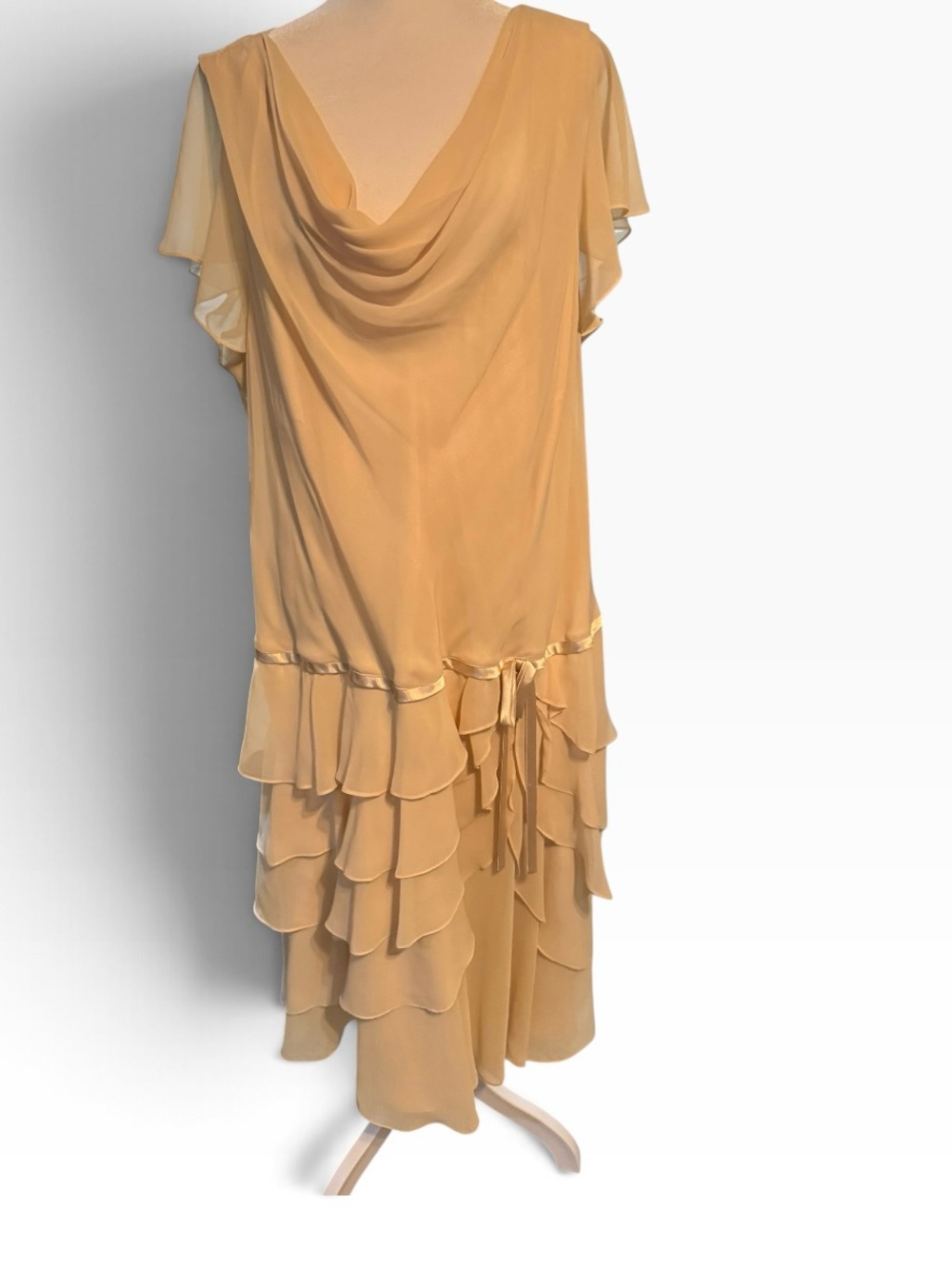 Elegant Women's Bice’ Drop-Waist lined Ruffle Dress in cream EUC Size 22W